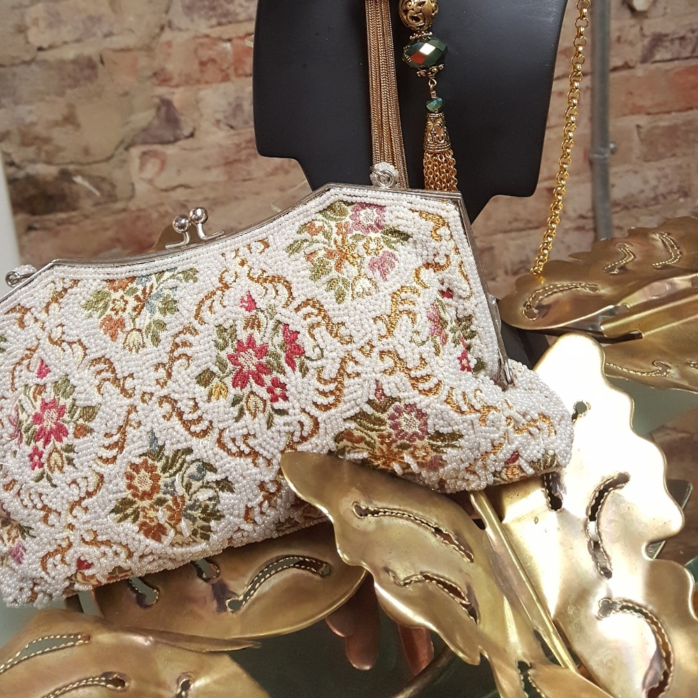 Beautiful! Vintage Pearl Print Bag. Elegance